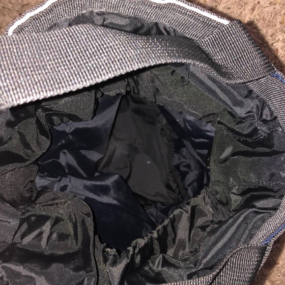 Tommy Hilfiger Tall Rectangle Gym Bag - Picture 6 of 9